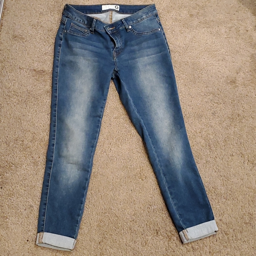 GbyGuess Mischell Curvy Capri Jeans